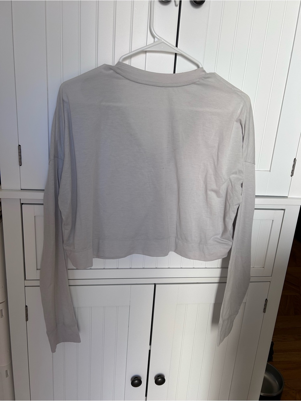 Vouri Classic Cropped Long-Sleeve Henley Top - Picture 2 of 3